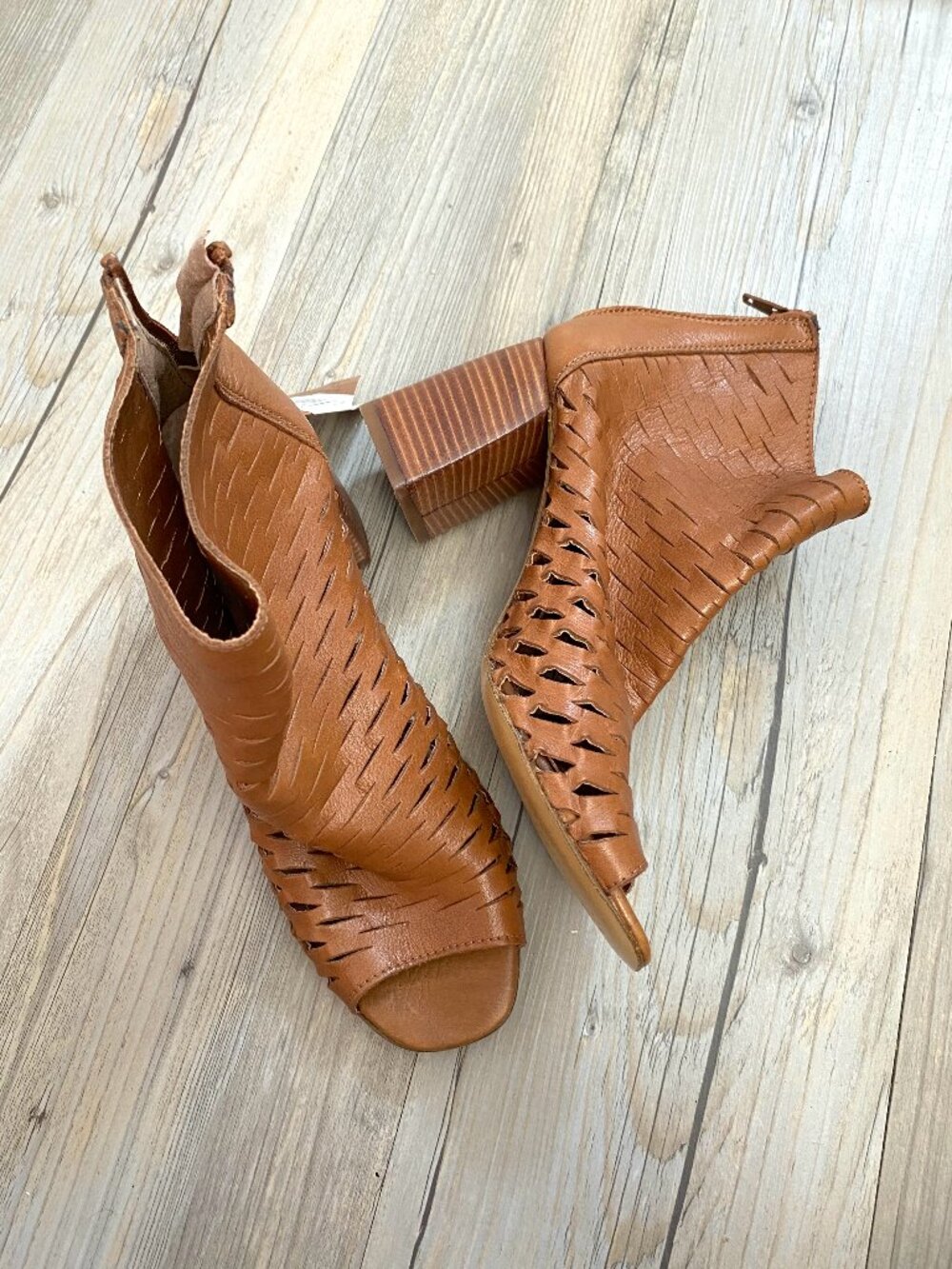 Piampiani Brown Cutout Detail Peep Toe Bootie Heels NWT - Size 37